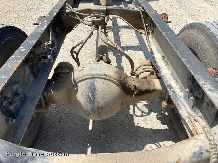 image for item DJ6163 1996 Ford LS8000  truck cab and chassis