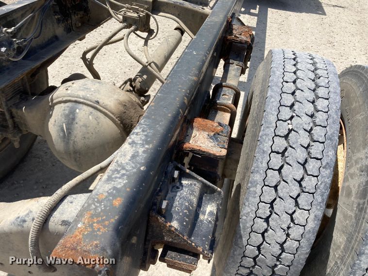 image for item DJ6163 1996 Ford LS8000  truck cab and chassis