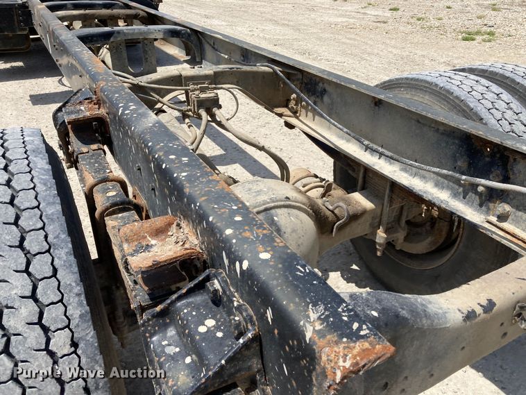 image for item DJ6163 1996 Ford LS8000  truck cab and chassis