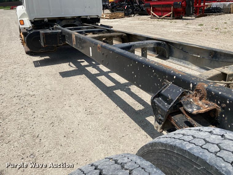 image for item DJ6163 1996 Ford LS8000  truck cab and chassis