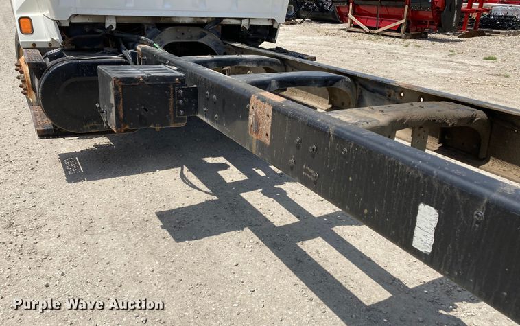 image for item DJ6163 1996 Ford LS8000  truck cab and chassis