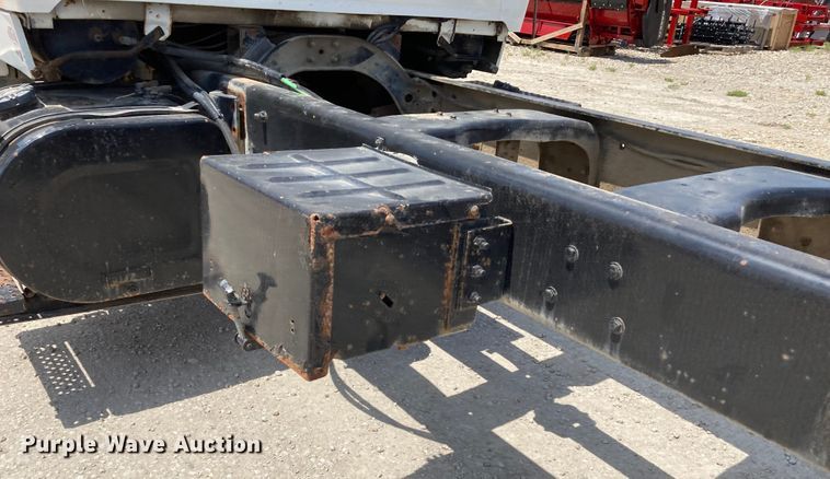 image for item DJ6163 1996 Ford LS8000  truck cab and chassis