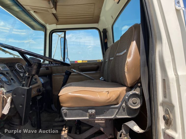 image for item DJ6163 1996 Ford LS8000  truck cab and chassis