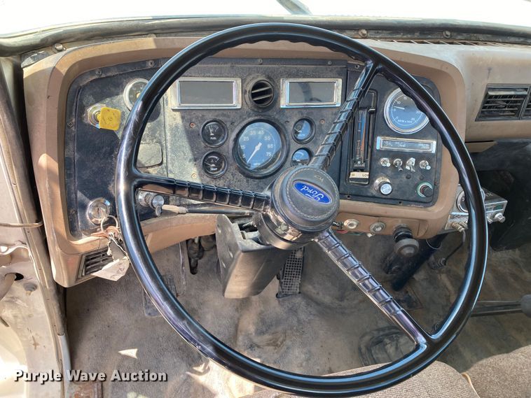 image for item DJ6163 1996 Ford LS8000  truck cab and chassis