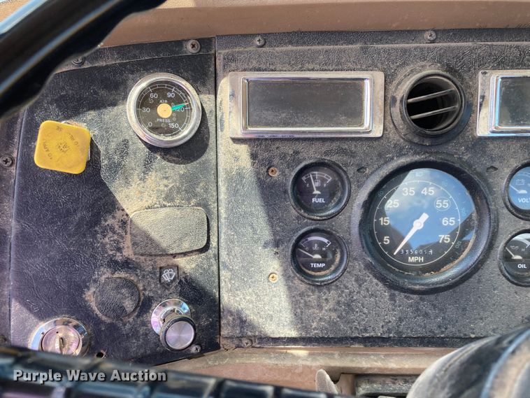 image for item DJ6163 1996 Ford LS8000  truck cab and chassis