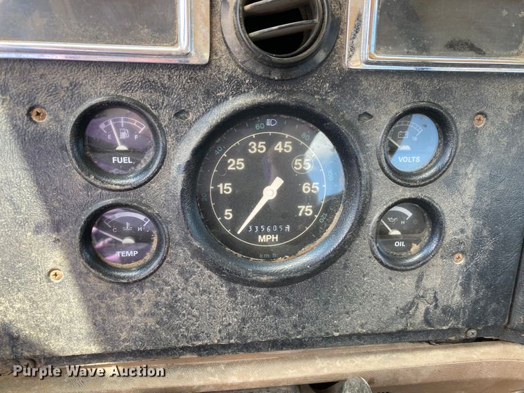 image for item DJ6163 1996 Ford LS8000  truck cab and chassis