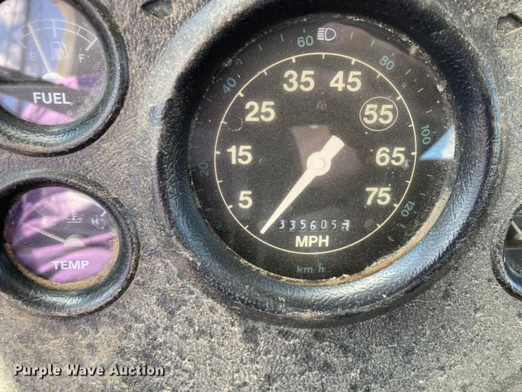 image for item DJ6163 1996 Ford LS8000  truck cab and chassis