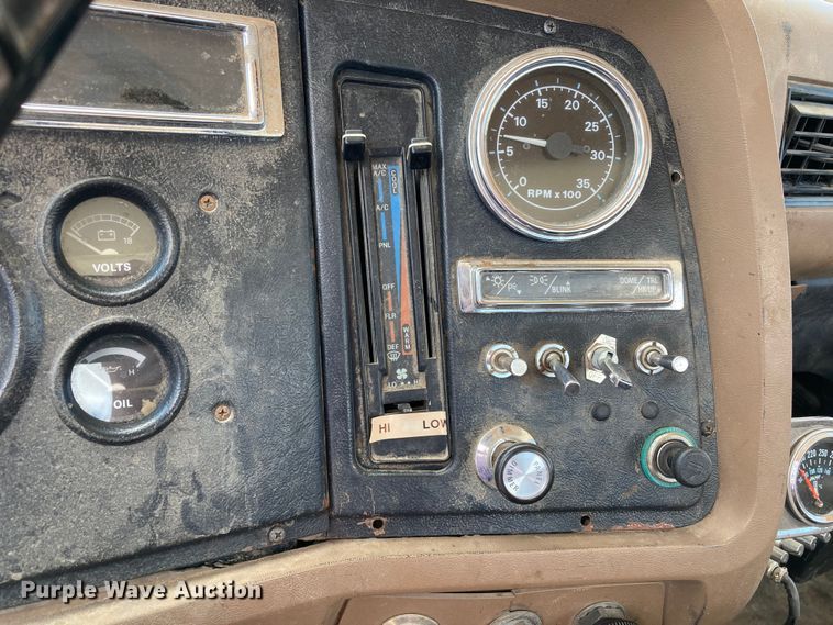 image for item DJ6163 1996 Ford LS8000  truck cab and chassis