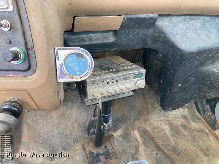 image for item DJ6163 1996 Ford LS8000  truck cab and chassis