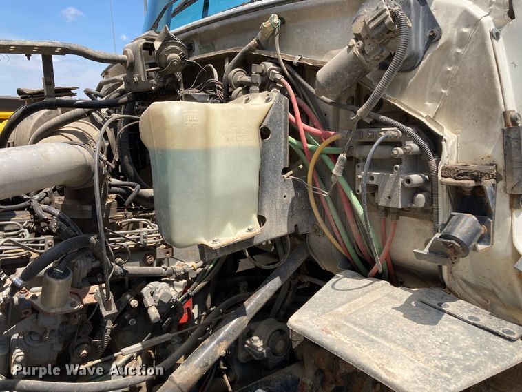 image for item DJ6163 1996 Ford LS8000  truck cab and chassis