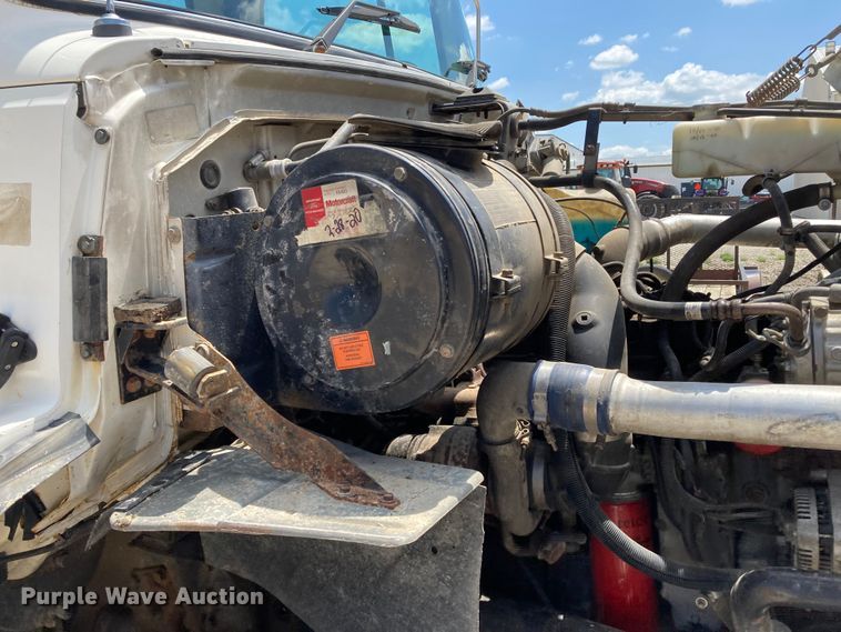 image for item DJ6163 1996 Ford LS8000  truck cab and chassis