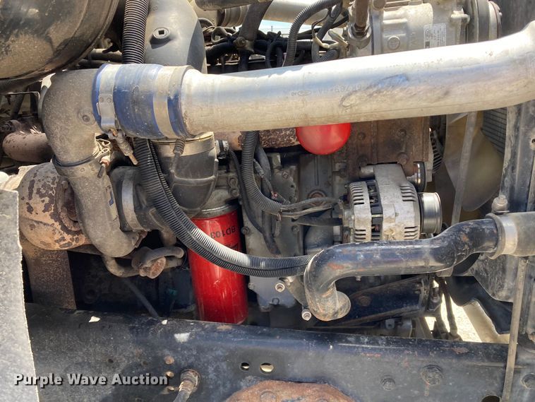 image for item DJ6163 1996 Ford LS8000  truck cab and chassis