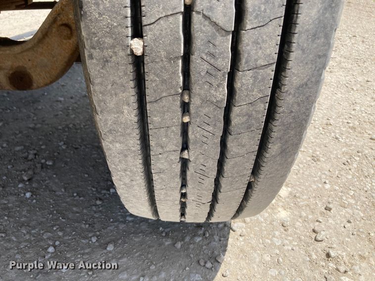 image for item DJ6163 1996 Ford LS8000  truck cab and chassis