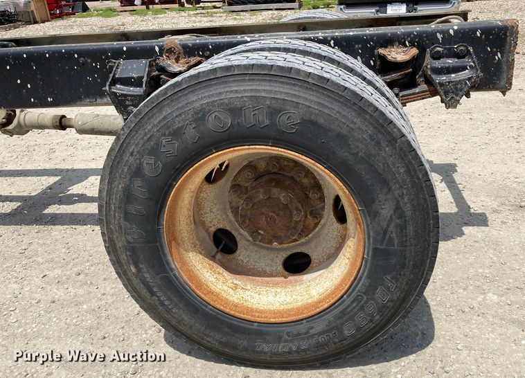 image for item DJ6163 1996 Ford LS8000  truck cab and chassis