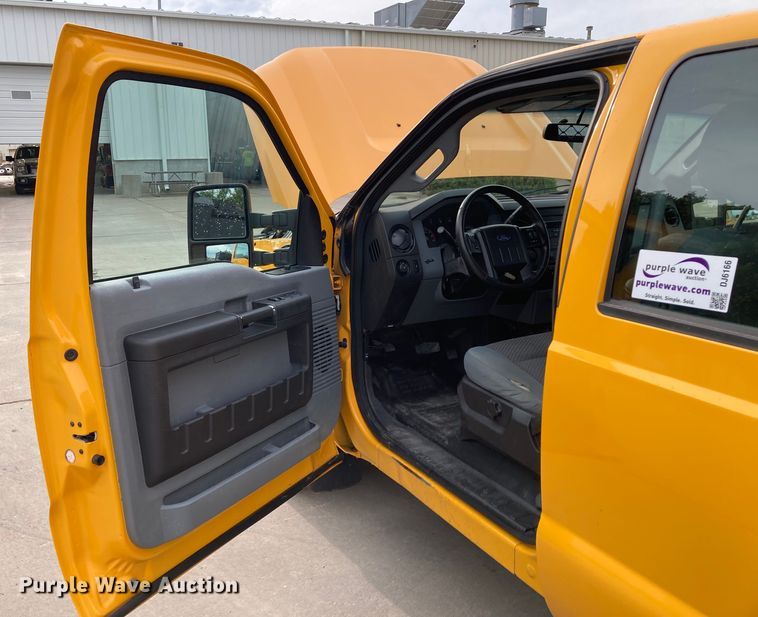 image for item DJ6166 2015 Ford F250 Super Duty  Crew Cab pickup truck