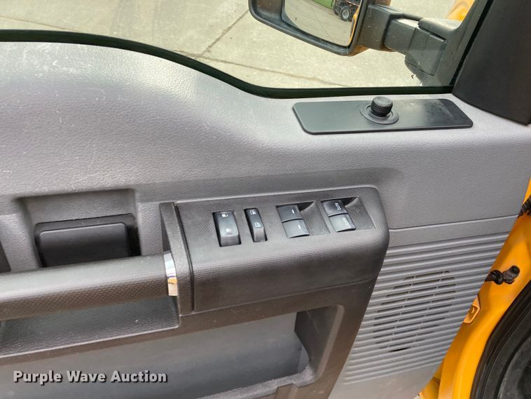 image for item DJ6166 2015 Ford F250 Super Duty  Crew Cab pickup truck