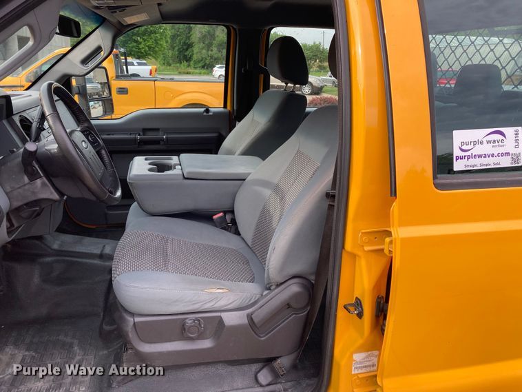 image for item DJ6166 2015 Ford F250 Super Duty  Crew Cab pickup truck