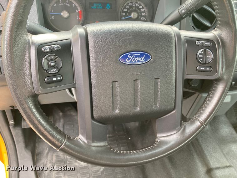 image for item DJ6166 2015 Ford F250 Super Duty  Crew Cab pickup truck