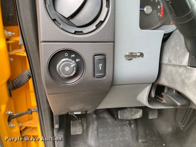 image for item DJ6166 2015 Ford F250 Super Duty  Crew Cab pickup truck