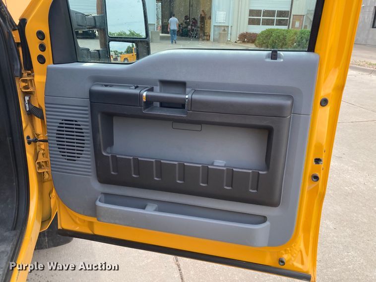 image for item DJ6166 2015 Ford F250 Super Duty  Crew Cab pickup truck