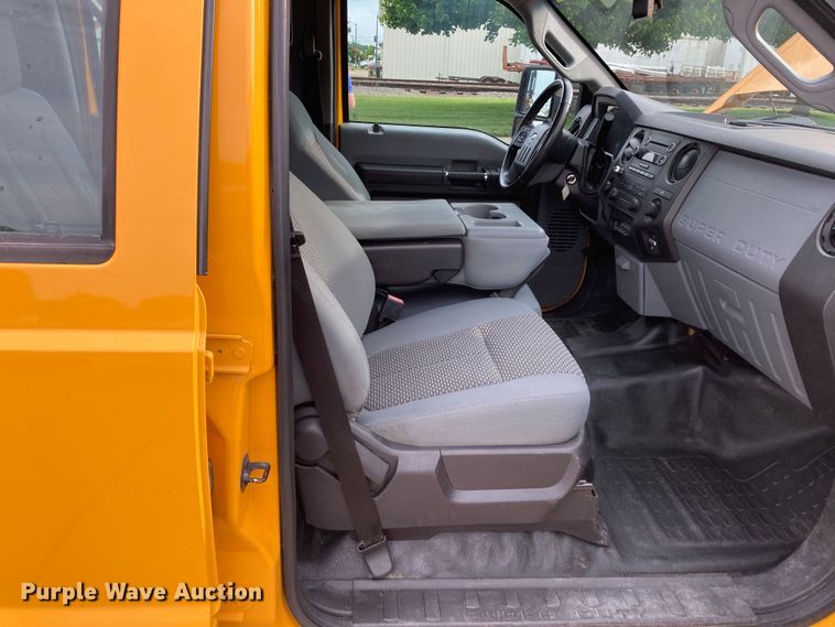 image for item DJ6166 2015 Ford F250 Super Duty  Crew Cab pickup truck