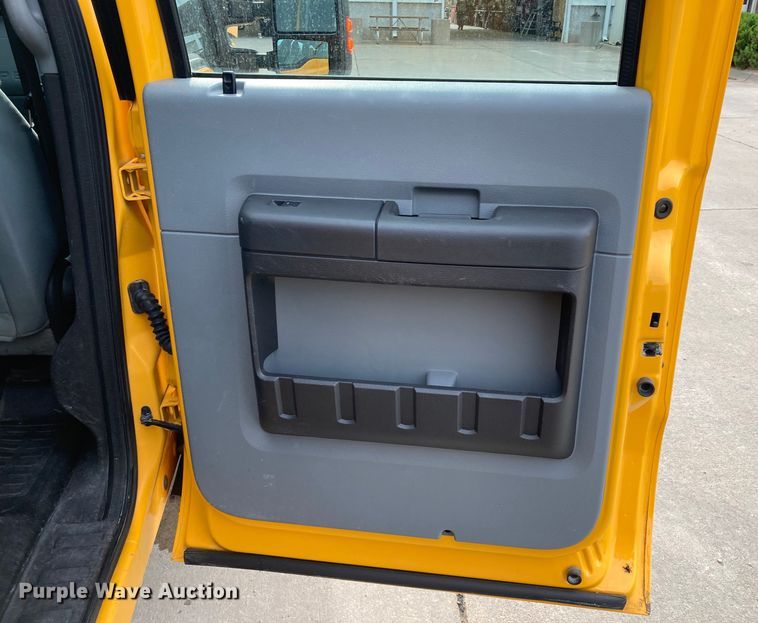 image for item DJ6166 2015 Ford F250 Super Duty  Crew Cab pickup truck