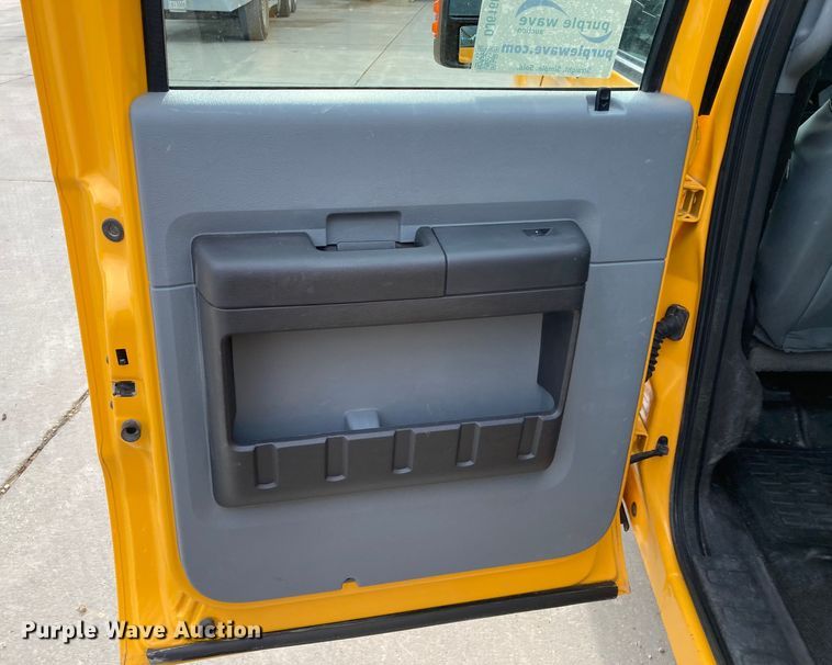 image for item DJ6166 2015 Ford F250 Super Duty  Crew Cab pickup truck