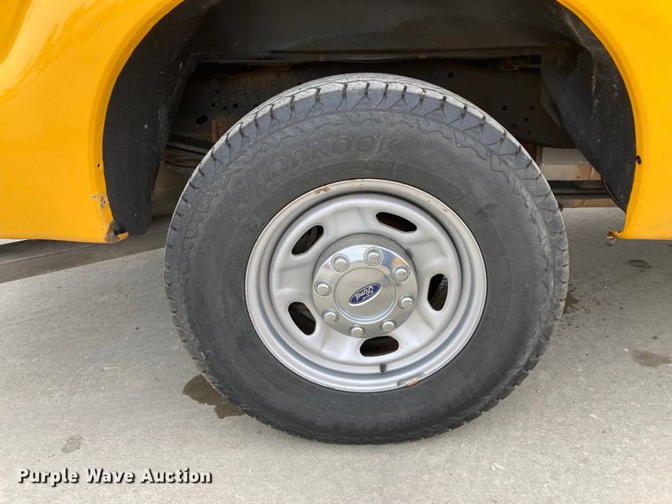 image for item DJ6166 2015 Ford F250 Super Duty  Crew Cab pickup truck