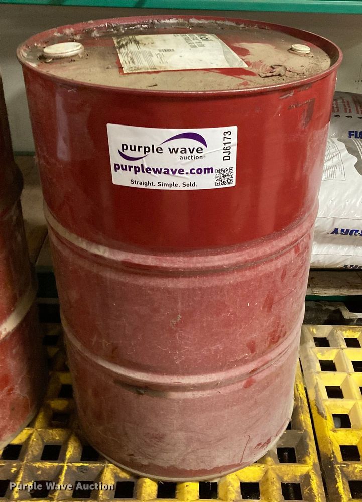 image for item DJ6173 55 gallons of Mobil HD10W drivetrain oil