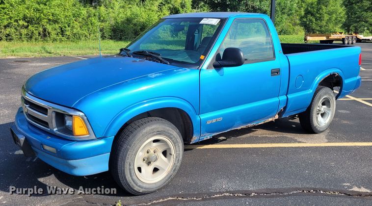 image for item DK1895 1995 Chevrolet S10 LS  pickup truck