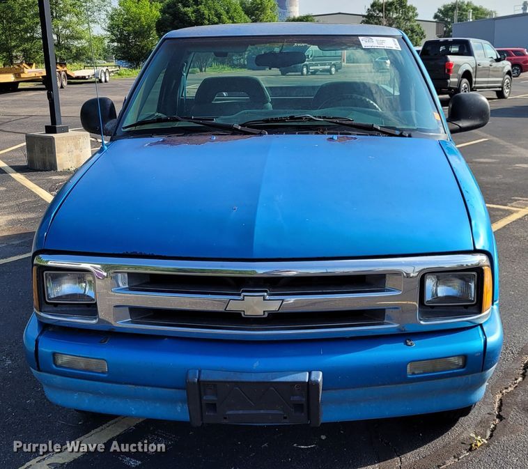 image for item DK1895 1995 Chevrolet S10 LS  pickup truck