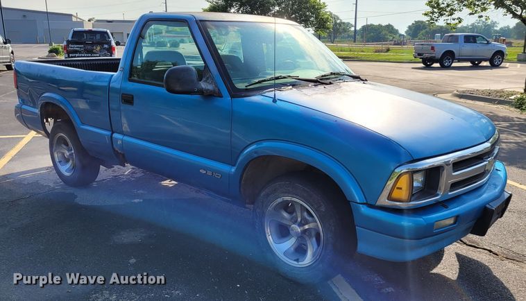 image for item DK1895 1995 Chevrolet S10 LS  pickup truck