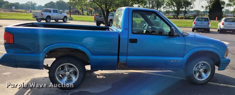 image for item DK1895 1995 Chevrolet S10 LS  pickup truck