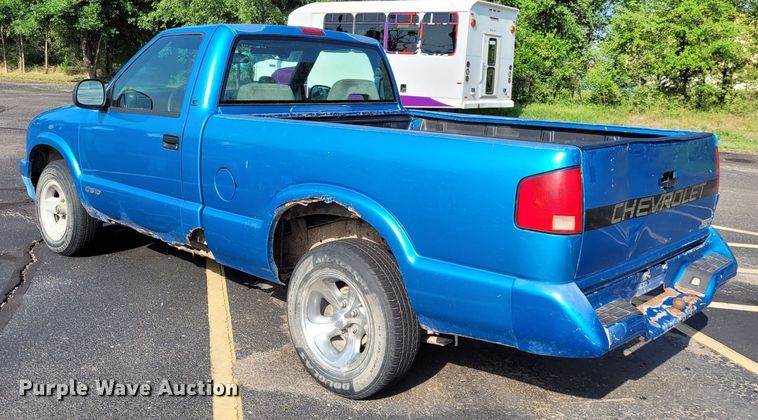 image for item DK1895 1995 Chevrolet S10 LS  pickup truck