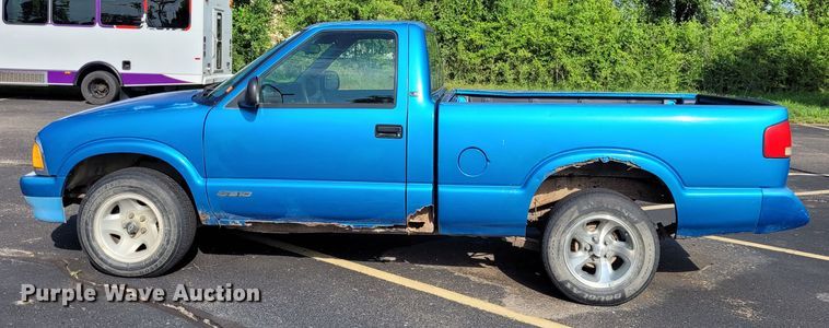 image for item DK1895 1995 Chevrolet S10 LS  pickup truck