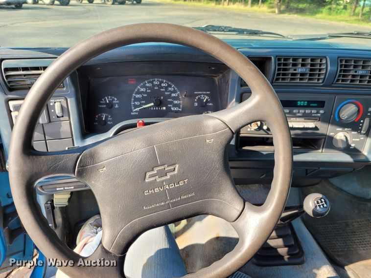 image for item DK1895 1995 Chevrolet S10 LS  pickup truck