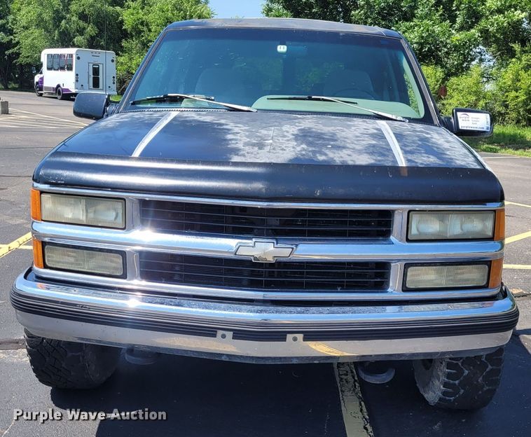 image for item DK1913 1995 Chevrolet Suburban K1500  SUV