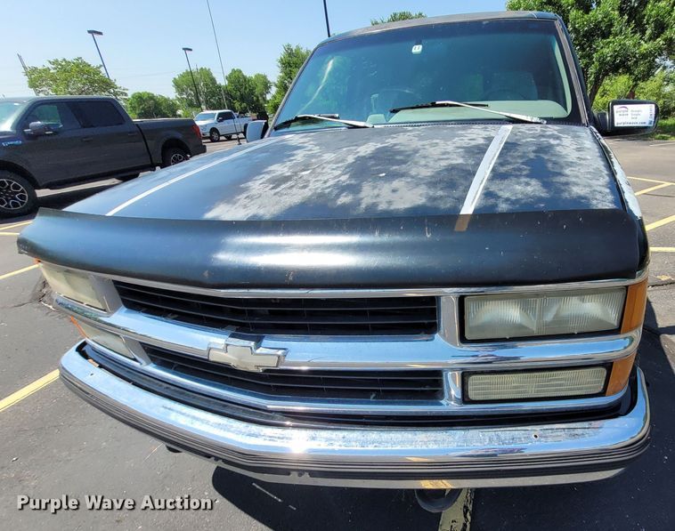image for item DK1913 1995 Chevrolet Suburban K1500  SUV