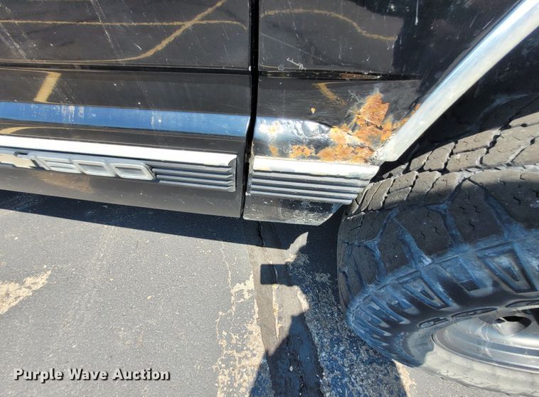 image for item DK1913 1995 Chevrolet Suburban K1500  SUV