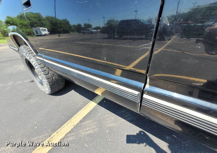 image for item DK1913 1995 Chevrolet Suburban K1500  SUV