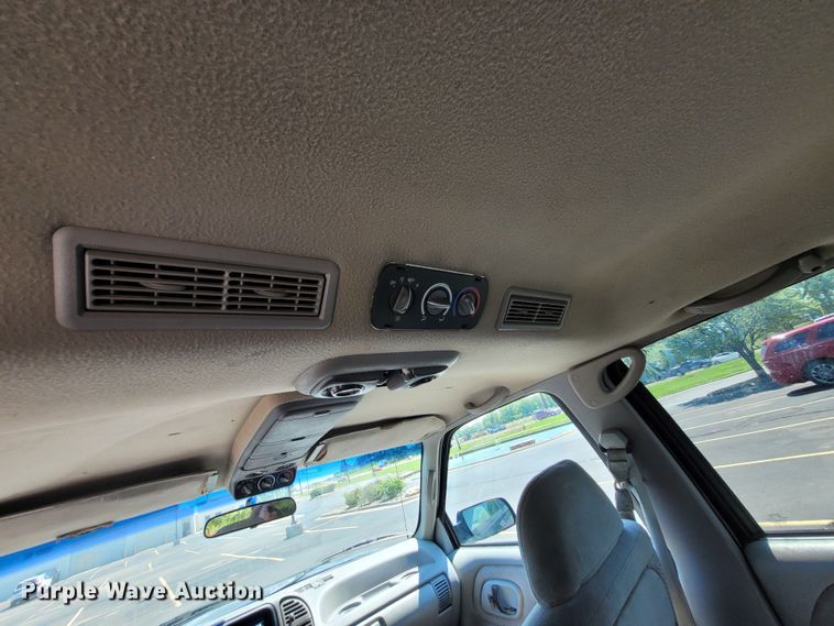 image for item DK1913 1995 Chevrolet Suburban K1500  SUV