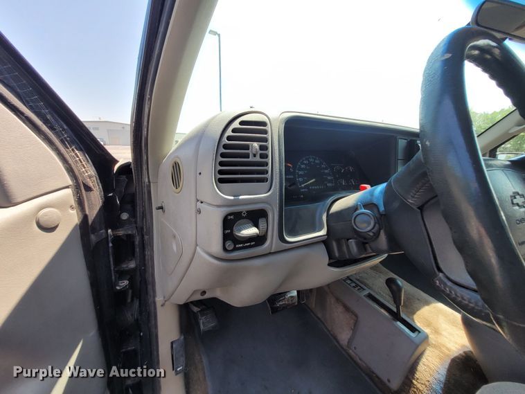 image for item DK1913 1995 Chevrolet Suburban K1500  SUV