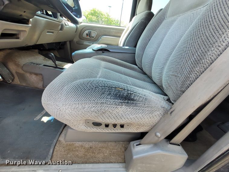 image for item DK1913 1995 Chevrolet Suburban K1500  SUV