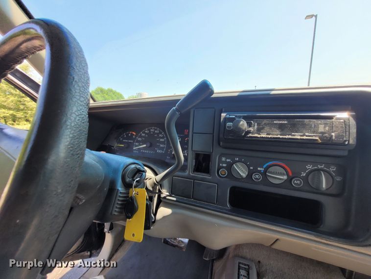 image for item DK1913 1995 Chevrolet Suburban K1500  SUV