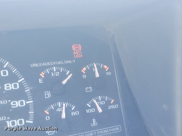 image for item DK1913 1995 Chevrolet Suburban K1500  SUV