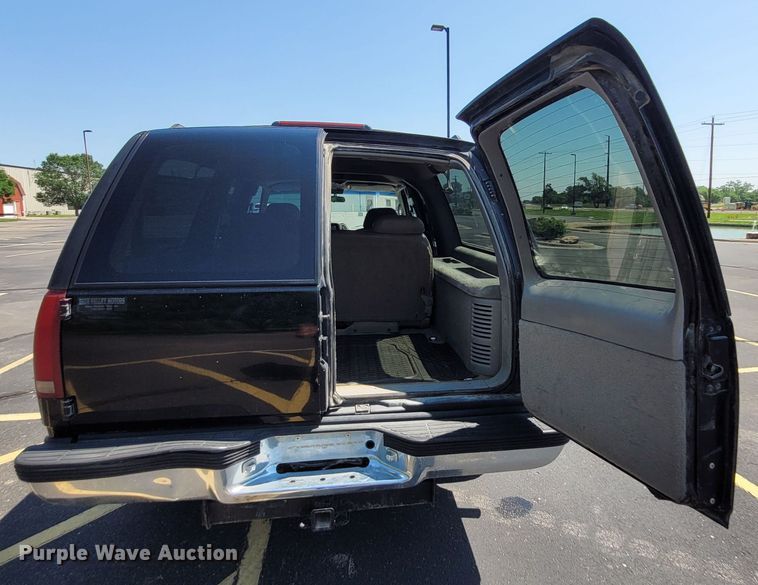 image for item DK1913 1995 Chevrolet Suburban K1500  SUV