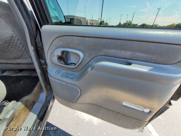 image for item DK1913 1995 Chevrolet Suburban K1500  SUV