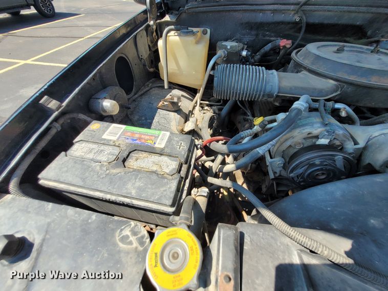 image for item DK1913 1995 Chevrolet Suburban K1500  SUV