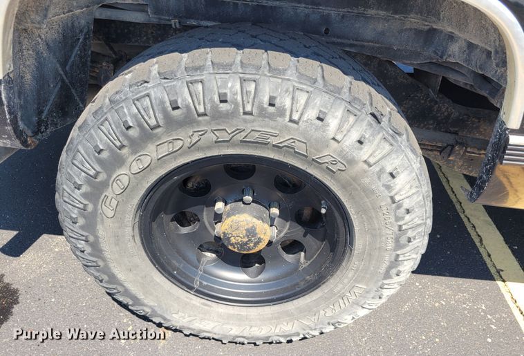 image for item DK1913 1995 Chevrolet Suburban K1500  SUV