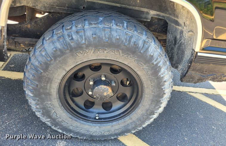 image for item DK1913 1995 Chevrolet Suburban K1500  SUV